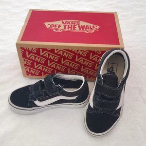 *NEW LISTING - Boys Old Skool Vans sneakers/shoes size 11